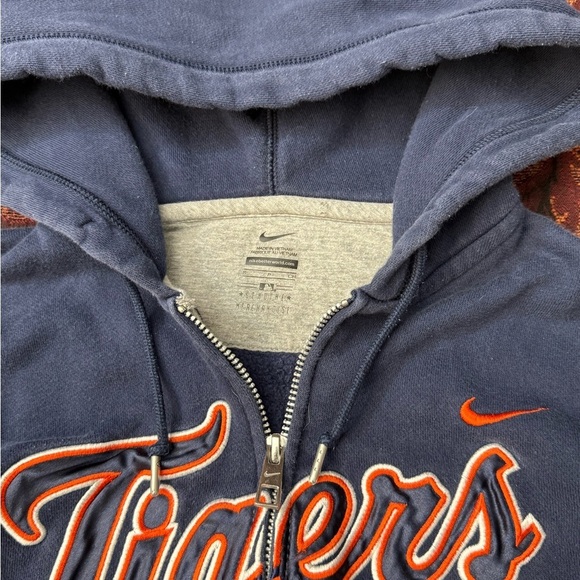VTG Women’s Nike Detroit Tigers MLB Zip-Up Hoodie - Picture 2 of 3